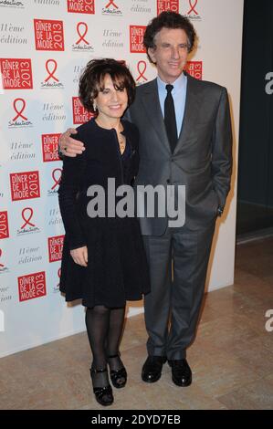 Jack lang und seine Frau Monique nehmen am Sidaction Gala Dinner 2013 (Diner de la Mode contre le Sida) für den MAC AIDS Fund Teil, das am 24. Januar 2013 im Pavillon d'Armenonville in Paris, Frankreich, stattfand. Foto von Nicolas Gouhier/ABACAPRESS.COM Stockfoto