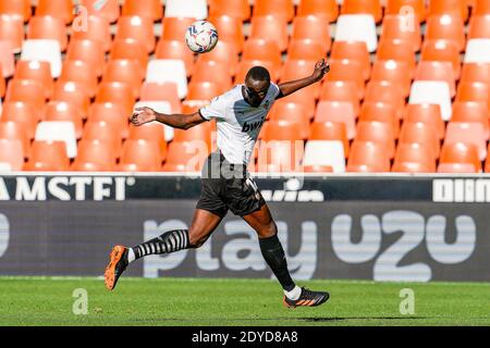 VALENCIA, SPANIEN - DEZEMBER 12: Mouctar Diakhaby von Valencia CF beim La Liga Santander Spiel zwischen Valencia CF und Athletic de Bilbao in Mestal Stockfoto