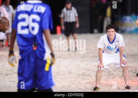 Josh Hutcherson in Aktion beim siebten jährlichen Celebrity Beach Bowl von DIRECTV im DTV Superfan Stadium in Mardi Gras World am 2. Februar 2013 in New Orleans, Louisiana, USA. Foto von Lionel Hahn/ABACAPRESS.COM Stockfoto