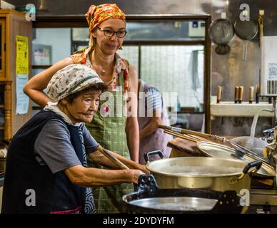 Soba Noodle Vorbereitung in Fujinomiya, Japan Stockfoto