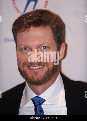 NASCAR-Fahrer Dale Earnhardt Jr. stellt sich am 26. Februar 2013 bei der Challenge Champions Gala der National Guard Youth Foundation im J.W Marriott Hotel in Washington, DC, USA. Foto von Olivier Douliery/ABACAPRESS.COM Stockfoto