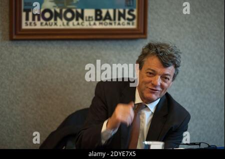 Der Präsident der französischen Union unabhängiger Demokraten (UDI) Jean-Louis Borloo nahm an einem Treffen in Annecy, Frankreich, am 28. Februar 2013 zur Gründung der UDI-Partei in Haute-Savoie Teil. Foto von Gilles Bertrand/ABACAPRESS.COM Stockfoto