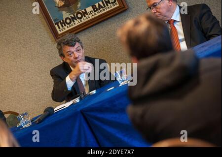 Der Präsident der französischen Union unabhängiger Demokraten (UDI) Jean-Louis Borloo nahm an einem Treffen in Annecy, Frankreich, am 28. Februar 2013 zur Gründung der UDI-Partei in Haute-Savoie Teil. Foto von Gilles Bertrand/ABACAPRESS.COM Stockfoto