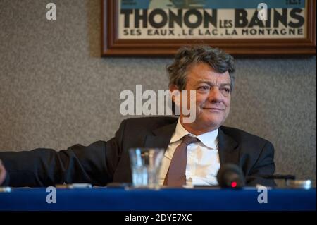 Der Präsident der französischen Union unabhängiger Demokraten (UDI) Jean-Louis Borloo nahm an einem Treffen in Annecy, Frankreich, am 28. Februar 2013 zur Gründung der UDI-Partei in Haute-Savoie Teil. Foto von Gilles Bertrand/ABACAPRESS.COM Stockfoto