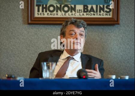 Der Präsident der französischen Union unabhängiger Demokraten (UDI) Jean-Louis Borloo nahm an einem Treffen in Annecy, Frankreich, am 28. Februar 2013 zur Gründung der UDI-Partei in Haute-Savoie Teil. Foto von Gilles Bertrand/ABACAPRESS.COM Stockfoto