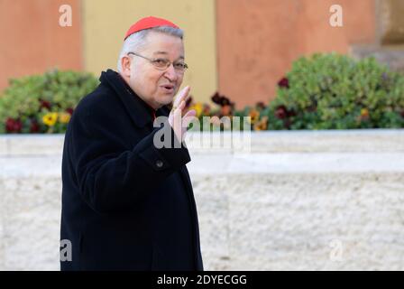 Der französische Kardinal Andre Vingt-Trois kommt zu Gesprächen vor einem Konklave zur Wahl eines neuen Papstes am 4. März 2013 im Vatikan, Rom, Italien. Die Kardinäle aus aller Welt versammelten sich im Vatikan zu ihren ersten Treffen vor dem Konklave, um den nächsten Papst zu wählen. Foto von Eric Vandeville/ABACAPRESS.COM Stockfoto