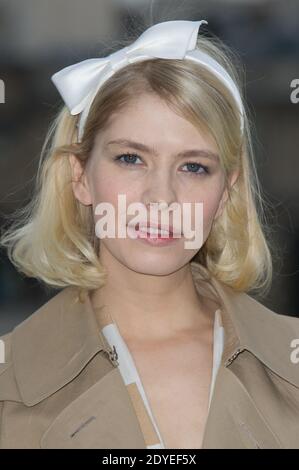 Elena Perminova kommt zur Louis Vuitton Kollektion Show im Rahmen der Herbst-Winter 2013/2014 Paris Fashion Week, am 6. März 2013 im Palais Royal Courtyard in Paris, Frankreich. Foto von Nicolas Genin/ABACAPRESS.COM Stockfoto