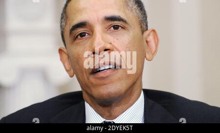 Präsident Barack Obama blickt auf ein Treffen mit seiner Majestät Sultan Haji Hassanal Bolkiah von Brunei Darussalam im Oval Office des Weißen Hauses in Washington, DC, USA am 12. März 2013. Foto von Olivier Douliery/ABACAPRESS.COM Stockfoto