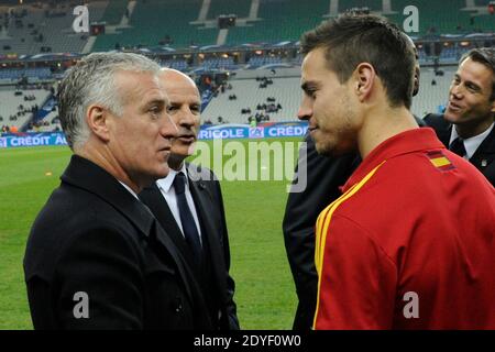 Frankreichs Trainer Didier Deschamps gratuliert seinem ehemaligen spanischen Spieler in Marseille Team Cesar Azpilicueta vor der FIFA 2014 WM Qualifikationsrunde Gruppe I Fußballspiel, Frankreich gegen Spanien im Stade de France in Saint-Denis Vorort von Paris, Frankreich am 26. März 2013. Spanien gewann 1:0. Foto von Henri Szwarc/ABACAPRESS.COM Stockfoto