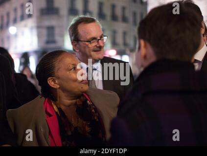 Die französische Justizministerin Christiane Taubira nimmt an der Uraufführung der Oper "Claude" nach dem Libretto des Rechtsanwalts, Schriftstellers und ehemaligen Justizministers Robert Badinter am 27. März 2013 im Opernhaus in Lyon, Frankreich, Teil. Badinter, der 1981 als Justizminister während der Präsidentschaft von François Mitterrand die Todesstrafe abschaffte, hat Victor Hugos Kurzroman „Claude Gueux“ adaptiert und daraus ein Libretto mit dem Titel „Claude“ gemacht. Fotos von Vincent Dargent/ABACAPRESS.COM Stockfoto
