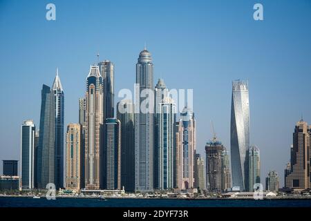 Wolkenkratzer in Dubai Marina Panoramablick Stockfoto