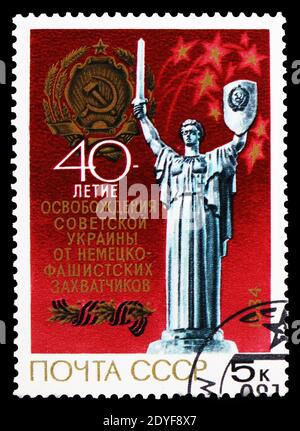 MOSKAU, RUSSLAND - 22. FEBRUAR 2019: Eine in der Sowjetunion gedruckte Briefmarke zum 40. Jahrestag der Befreiung der Ukraine, um 1984 Stockfoto