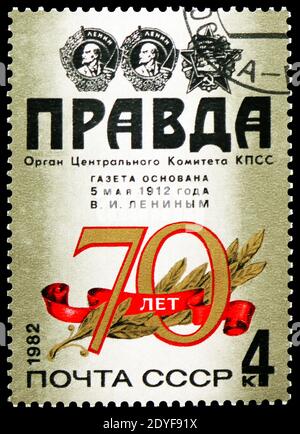 MOSKAU, RUSSLAND - 22. FEBRUAR 2019: Eine in der Sowjetunion gedruckte Briefmarke zeigt Prawda, 70. Jahrestag, um 1982 Stockfoto