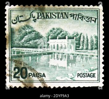 MOSKAU, RUSSLAND - 22. FEBRUAR 2019: Eine in Pakistan gedruckte Briefmarke zeigt Shalimar Gardens, Country Views Serie, um 1970 Stockfoto