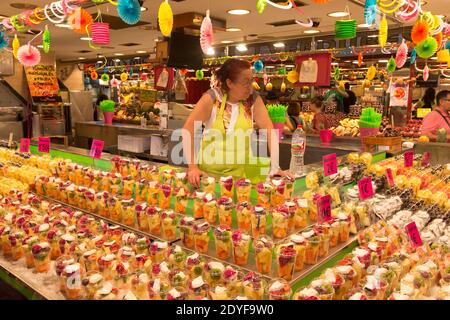 Spanien Barcelona Frische Säfte zum Verkauf im Mercado de La Boqueria Stockfoto