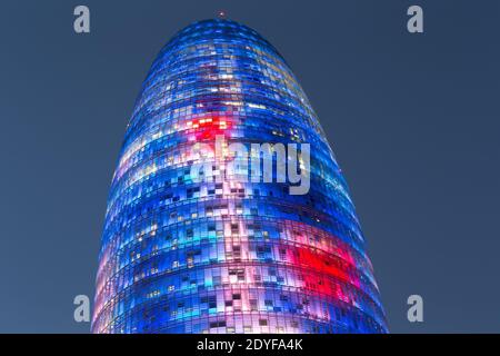 Spanien Barcelona Torre Agbar wurde vom Architekten Jean Nouvel entworfen und 2005 eröffnet. Stockfoto