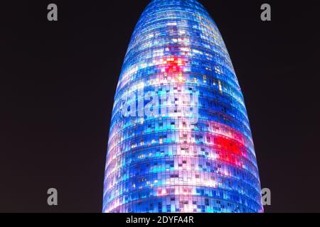 Spanien Barcelona Torre Agbar wurde vom Architekten Jean Nouvel entworfen und 2005 eröffnet. Stockfoto