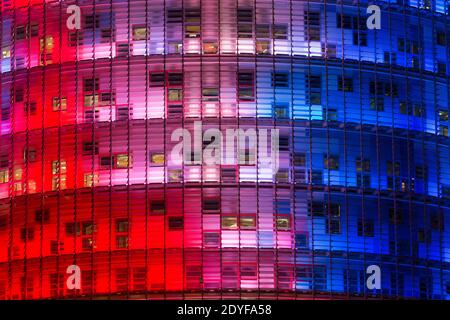 Spanien Barcelona Torre Agbar wurde vom Architekten Jean Nouvel entworfen und 2005 eröffnet. Stockfoto