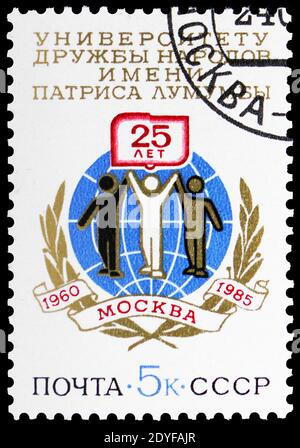 MOSKAU, RUSSLAND - 25. MAI 2019: Briefmarke gedruckt in der Sowjetunion (Russland) zum 25. Jahrestag der Patrice Lumumba Universität, um 1985 Stockfoto