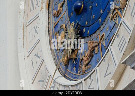 Venedig Italien Nahaufnahme der Markuhr mit Sternzeichen Stockfoto