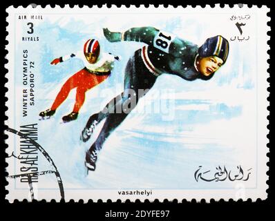 MOSKAU, RUSSLAND - 25. MAI 2019: Briefmarke gedruckt in Ras al Khaimah zeigt Skating, Olympische Winterspiele 1972, Sapporo Serie, um 1970 Stockfoto