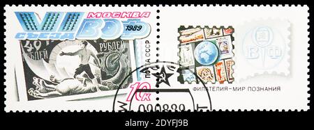 MOSKAU, RUSSLAND - 25. MAI 2019: Zwei Briefmarken gedruckt in der Sowjetunion gewidmet Sechsten All-Union Philatelic Society Congress, um 1989 Stockfoto