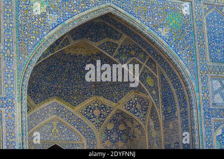 Iwans im Haupthof der Shah Moschee, auf der Südseite des Naghsh-e Jahan Platzes, Isfahan, Iran. Stockfoto