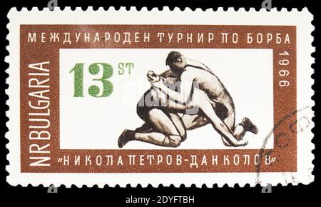 MOSKAU, RUSSLAND - 15. JULI 2019: Briefmarke in Bulgarien zeigt Wrestling, um 1966 Stockfoto