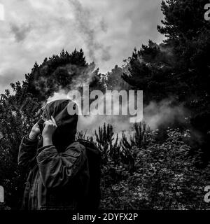 MAI 2016. Protester unter dem Tränengas. MAI 2016. Le mouvemet Social du mois de Mai à Rennes, capitale de la Bretagne. Manifest sous les gaz lacrym Stockfoto