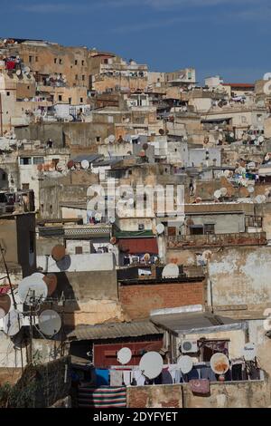 Die Casbah von Algier, Algerien, eine tausendjährige Stadt, die 1992 von der UNESCO zum Weltkulturerbe erklärt wurde, in Al Site. Diese alte Medina umfasst 105 Hektar und besteht aus steilen Gassen und einem Gewirr von Häusern, die auf einem steilen Hang von 118 m Höhe gebaut wurden. Nach Angaben der UNESCO tragen die im Rahmen des Schutzplans durchgeführten Maßnahmen zur Wiederherstellung des erbauten Erbes der Casbah zur Erhaltung der Integrität des Ortes bei. Es gibt jedoch Bedrohungen, die insbesondere mit unkontrollierten Eingriffen verbunden sind. Darüber hinaus befinden sich mehrere Häuser in Ruinen oder drohen in Ruinen zu fallen. Die Casbah ist auch bekannt Stockfoto