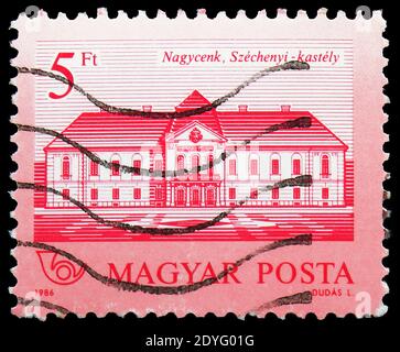 MOSKAU, RUSSLAND - 19. JULI 2019: Die in Ungarn gedruckte Briefmarke zeigt Schloss Szechenyi, Nagycenk, Schlösser Serie, um 1986 Stockfoto