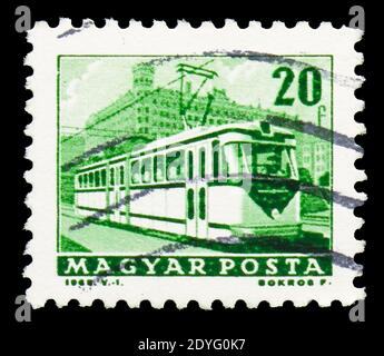 MOSKAU, RUSSLAND - 19. JULI 2019: Briefmarke gedruckt in Ungarn zeigt Tram, Transport und Telekommunikation Serie, um 1963 Stockfoto