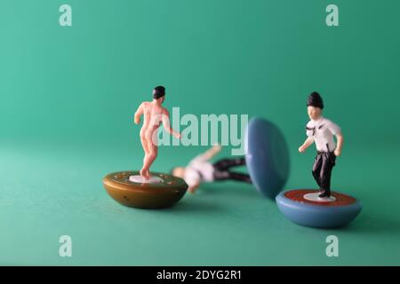 Subbuteo Tisch Fußball Streaker und Polizisten Expansion Pack. Stockfoto