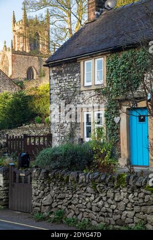 Ein hübsches Ferienhaus im Peak District Dorf von Hartington, Derbyshire Stockfoto