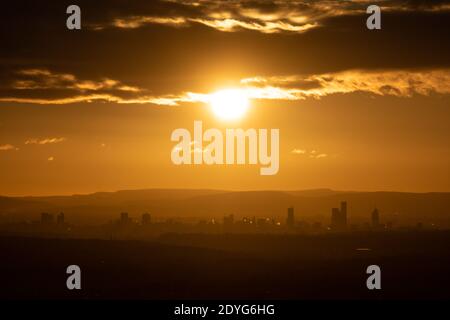 Sonnenaufgang über Manchester, England Großbritannien, Großbritannien, Großbritannien, Sonnenaufgang, Sonnenaufgang, sonnenaufgang, sonnenaufgang über Großbritannien, goldene Stunde, Stadtkulisse Stockfoto