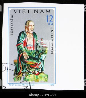 MOSKAU, RUSSLAND - 6. AUGUST 2019: In Vietnam gedruckte Briefmarke zeigt Sanakavasa, Statuen in Tay Phuong Pagodenserie, um 1978 Stockfoto