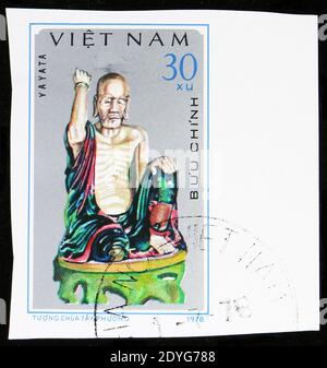 MOSKAU, RUSSLAND - 6. AUGUST 2019: Die in Vietnam gedruckte Briefmarke zeigt Yayata, Statuen in der Pagodenserie Tay Phuong, um 1978 Stockfoto