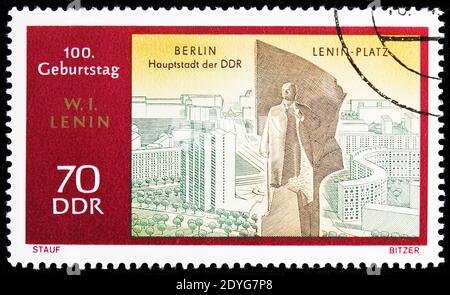 MOSKAU, RUSSLAND - 6. AUGUST 2019: Briefmarke gedruckt in Deutschland, Demokratische Republik, Ausstellungen in Berlin, Lenin Serie, um 1970 Stockfoto