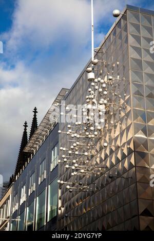 Kinetische Skulptur Licht und Bewegung von Otto Piene (1928 - 2014) im Wormland-Haus an der Hohen Straße, dem Dom, Köln, Deutschland. K Stockfoto