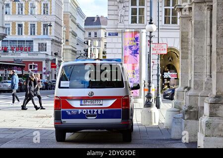 Wien, Österreich. Dezember 2020. Die dritte Sperre tritt heute, am 26. Dezember 2020, in Kraft. Diese läuft bis zum 17. Oder 24. Januar 2021, je nach Motivation für den kostenlosen Test. Für die körperliche und geistige Genesung ist es erlaubt, im Freien zu sein. Quelle: Franz Perc / Alamy Live News Stockfoto