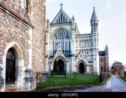 St. Albans Cathedral auch bekannt als St. Albans Abbey, St. Albans Hertfordshire UK Stockfoto
