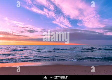 Sonnenuntergang über dem Lake Michigan vom Silver Beach in St. Joseph, Michigan Stockfoto