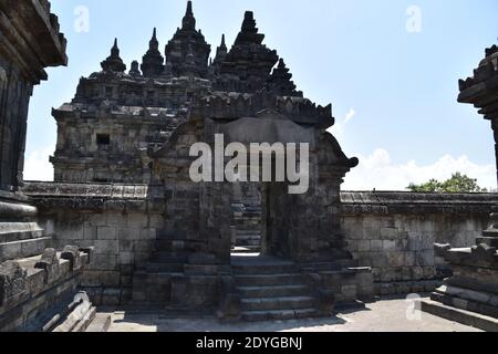 Paduraksa Tor vor dem Haupttempel im Plaosan Tempelkomplex in Zentral-Java, Indonesien Stockfoto
