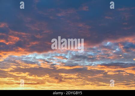 Wolken bei Sonnenuntergang vom Silver Beach in St. Joseph, Michigan Stockfoto