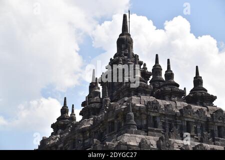 Stupa auf dem Dach des Haupttempels im Plaosan-Tempelkomplex in Zentral-Java, Indonesien Stockfoto