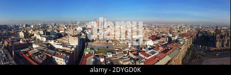 Historisches Zentrum von Mexiko-Stadt mit CBD-Skyline auf der Avenue Paseo de la Reforma Luftaufnahme in Zocalo, Mexiko-Stadt CDMX, Mexiko. Historisches Zentrum von Mexi Stockfoto