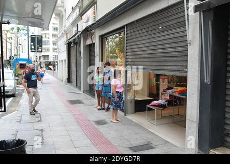 Campinas, Brasilien. Dezember 2020. Es begann heute (25) in Campinas (SP) und dem gesamten Staat São Paulo gelten die Einschränkungen der Roten Phase des Quarantäneplans gegen das neue Coronavirus. Das staatliche Dekret legt fest, dass zwischen dem 25. Und 27. Dezember und dem 1. Und 3. Januar nur wesentliche Aktivitäten funktionieren, Geschäfte, Bars und Restaurants schließen, um die Ausbreitung der Krankheit während der Feiertage einzudämmen. Kredit: Leandro Ferreira/FotoArena/Alamy Live Nachrichten Stockfoto