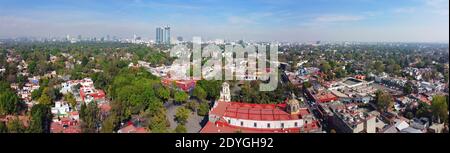 Historisches Zentrum der Villa Coyoacan Panorama Luftaufnahme in Mexiko-Stadt CDMX, Mexiko. Stockfoto