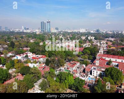 Historisches Zentrum der Villa Coyoacan Luftaufnahme in Mexiko-Stadt CDMX, Mexiko. Stockfoto