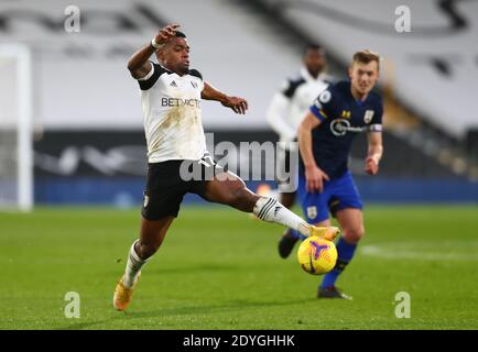 Fulham's Ivan Cavaleiro in Aktion während des Premier League Spiels im Craven Cottage, London. Stockfoto